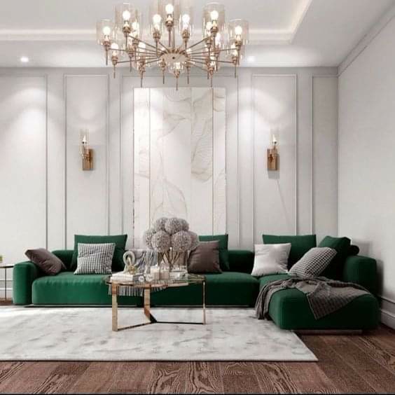 Modern salonda P85008 poliüretan duvar çıtası uygulaması, dikey panel çerçeveleri ve aplik aydınlatması.