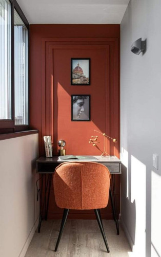 Modern Klasik İç Mekanlar İçin Poliüretan Balkon Duvar Çıtası Dekorasyon Örnekleri ve Tasarım Fikirleri <p>
<article>
<h1>Poliüretan Balkon Duvar Çıtası Dekorasyonu</h1>
<section>
<h2>Modern Klasik Genel Dekorasyon Modelleri</h2>
<p>
Poliüretan balkon duvar çıtası, iç mekanların estetik görünümünü artırmak için tercih edilen bir dekorasyon ürünüdür. Hem modern hem de klasik tasarımlarla uyum sağlayabilen bu çıtalar, balkon duvarlarınıza şık bir görünüm kazandırır. Dayanıklı ve uzun ömürlü olması, poliüretan çıtaları daha cazip hale getirir.
</p>
</section>
<section>
<h2>Tasarım ve Örnekler</h2>
<p>
Poliüretan balkon duvar çıtaları, farklı motifler ve boyutlarla sunulmaktadır. Bu çeşitlilik, her iç mekanın dekorasyon stiline uygun bir seçenek sunar. Klasik desenlerden modern çizgilere kadar geniş bir yelpazede tasarım mevcuttur. Ayrıca, bu çıtalar kolayca boyanabilir, bu da onları mekanınızın renk şemasına uyum sağlama konusunda esnek hale getirir.
</p>
</section>
<section>
<h2>Dekorasyon Fikirleri</h2>
<p>
Balkonunuzu dekore ederken, poliüretan duvar çıtalarını kullanarak yaratıcı olabilirsiniz. Örneğin, çıtaları duvarın üst kısmında bir sınır olarak kullanabilir veya belirli bir desen oluşturmak için farklı boyutlardaki çıtaları birleştirebilirsiniz. Ayrıca, çıtaları balkonunuzun zeminine veya tavanına ekleyerek daha kapsamlı bir dekorasyon yapabilirsiniz.
</p>
</section>
</article>
</p><br><hr></hr>