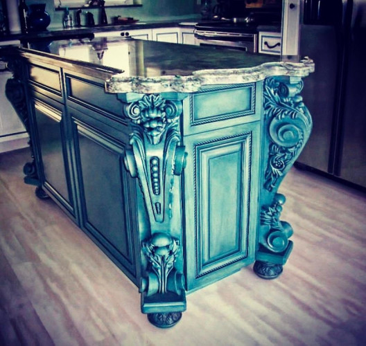 Poliüretan Dekoratif Payandalar: Klasik Villa Dekorasyonu İçin Tasarım Fikirleri ve Modelleri <p>

    <h1>Poliüretan Masa Dekorasyonu ve Payanda Modeli</h1>
    <p>Poliüretan, dayanıklılığı ve esnekliği ile mobilya ve dekorasyon sektöründe sıkça tercih edilen bir malzemedir. Özellikle klasik villa dekorasyonlarında sıklıkla kullanılan poliüretan, zengin ve estetik bir görünüm sağlar. Poliüretan masa dekorasyonu ve payanda modelleri, klasik villa dekorasyonunun vazgeçilmez unsurları arasında yer alır.</p>
    <h2>Poliüretan Masa Dekorasyonu</h2>
    <p>Poliüretan malzemesi ile üretilen masalar, sağlamlığı ve şık tasarımları ile dikkat çeker. Bu masalar, klasik ve modern tasarımlarıyla her türlü villa iç dekorasyonuyla uyum sağlar. Poliüretan masalar, leke tutmazlık özelliği ve kolay temizlenebilir yapısı ile kullanıcı dostudur.</p>
    <h2>Poliüretan Payanda Modelleri</h2>
    <p>Poliüretan payandalar, estetik ve fonksiyonelliği bir arada sunar. Klasik villa dekorasyonlarında sıkça kullanılan bu payandalar, sağlam ve dayanıklı yapısı ile yapısal destek sağlamanın yanı sıra, dekoratif bir görsellik de katmaktadır. Çeşitli tasarımları ve boyutları ile her türlü ihtiyaca yanıt verir.</p>
    <h2>Dekorasyon Fikirleri</h2>
    <p>Poliüretan masa ve payanda kullanarak villa dekorasyonunuzu zenginleştirebilirsiniz. Klasik ve zarif bir görünüm için, detaylı işçilik gerektiren poliüretan ürünler tercih edebilirsiniz. Modern bir dokunuş için ise, daha sade ve düz çizgileri olan poliüretan mobilyaları seçebilirsiniz. Renk seçimi olarak, klasik villanızın genel dekorasyonuna uygun tonları tercih ederek, bütünlüklü bir estetik elde edebilirsiniz.</p>

</p><br><hr></hr>