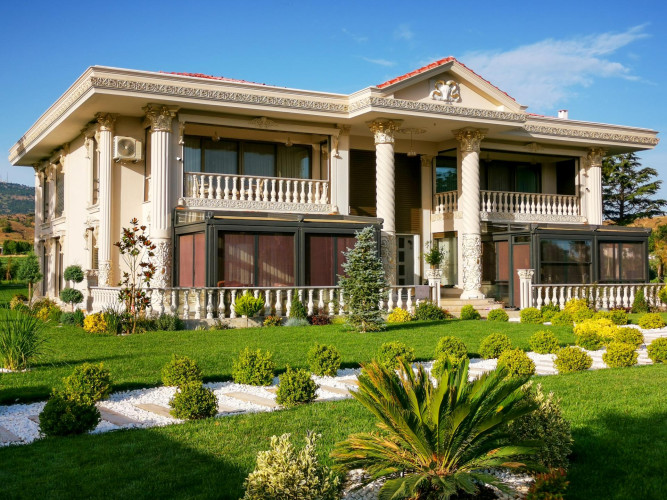 Dış Cephe Poliüretan Villa Tasarımları: Klasik ve Modern Dekorasyon Örnekleri ve Fikirleri <p>
<h1>Poliüretan Villa Dış Cephe Modelleri ve Tasarımları</h1>
<p>Dış cephe dekorasyonunda estetik ve dayanıklılığı bir arada sunan poliüretan villa dış cephe modelleri, klasik ve modern mimariyi birleştiren tasarımları ile ön plana çıkar. Poliüretan malzeme, hafifliği, yüksek izolasyon kapasitesi ve kolay şekillendirilebilir özellikleri ile dikkat çeker. Bu yazımızda, dış klasik villa dekorasyon modelleri, tasarım örnekleri ve dekorasyon fikirleri hakkında detaylı bilgiler sunacağız.</p>
<h2>Poliüretan Villa Dış Cephe Avantajları</h2>
<p>Poliüretan, dış cephe kaplamalarında sıklıkla tercih edilen bir malzemedir. Su ve nemden etkilenmeyen yapısı, uzun ömürlü kullanım sunar. Ayrıca, ısı ve ses yalıtımında üstün performans sergileyerek enerji tasarrufu sağlar.</p>
<h2>Klasik Villa Dış Cephe Tasarımı</h2>
<p>Klasik villa tasarımları, zarif detaylar ve süslemeler ile dikkat çeker. Poliüretan malzeme, bu detayların ve süslemelerin kolaylıkla uygulanabilmesini sağlar. Geleneksel ve zamansız bir görünüm elde etmek isteyenler için idealdir.</p>
<h2>Modern Villa Dış Cephe Tasarımı</h2>
<p>Modern villa tasarımları, sadelik ve fonksiyonelliği ön planda tutar. Poliüretan, modern tasarımlarda da sıklıkla kullanılarak, temiz çizgiler ve düz yüzeyler ile minimalist bir görünüm sağlar.</p>
<h2>Dekorasyon Fikirleri</h2>
<p>Poliüretan dış cephe kaplamaları, renk ve doku seçenekleri ile geniş bir yelpazede sunulur. Doğal taş, ahşap veya sıva görünümlü poliüretan kaplamalar, her türlü mimari stile uyum sağlayarak, binalara özgün bir karakter katar.</p>
<h2>Sonuç</h2>
<p>Poliüretan villa dış cephe modelleri, estetik, fonksiyonellik ve dayanıklılığı birleştiren tasarımları ile her türlü mimari projede tercih edilebilir. Klasik ve modern mimari anlayışına uygun çeşitlilikteki tasarımlar, binalara değer katar ve uzun süreli kullanım avantajı sunar.</p>
</p><br><hr></hr>