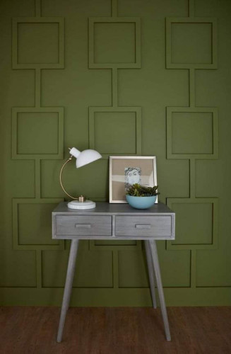 İç Dekorasyonda Poliüretan Duvar Çıta Modelleri: Modern ve Klasik Tasarım Örnekleriyle Özel Dekorasyon Fikirleri <p>
<h1>Poliüretan Duvar Çıtalama Dekorasyonu: Modern Klasik Özel Dekorasyon Modelleri</h1>
<p>Poliüretan duvar çıtalama dekorasyonu, iç mekanları zenginleştirmenin ve estetik bir görünüm kazandırmanın modern ve klasik yollarından biridir. Bu dekoratif yaklaşım, hem modern hem de klasik iç mekan tasarımlarında kullanılarak mekanlara özel bir hava katabilir. Poliüretan malzemesinin hafifliği, dayanıklılığı ve kolay şekillendirilebilirliği, dekorasyon projelerinde tercih edilmesinin başlıca nedenlerindendir.</p>
<h2>Modern Dekorasyon Modelleri</h2>
<p>Modern dekorasyon modellerinde poliüretan duvar çıtaları, genellikle minimal ve sade tasarımlarla ön plana çıkar. Düz çizgiler ve geometrik şekiller, modern mekanların genel görünümüne uyum sağlar. Bu tarz çıtalar, mekanlara sofistike bir hava katarken, duvarlarda kullanılan renk ve malzemelerle de mükemmel bir uyum sağlar.</p>
<h2>Klasik Dekorasyon Modelleri</h2>
<p>Klasik dekorasyon modellerinde ise poliüretan duvar çıtaları, daha detaylı ve süslü tasarımlarla tercih edilir. Çiçekli, yapraklı veya dalga motifleri gibi klasik öğeler, bu tarz mekanlarda sıkça kullanılır. Klasik dekorasyonun vazgeçilmezi olan bu çıtalar, mekanlara asil ve zarif bir görünüm kazandırır.</p>
<h2>Özel Dekorasyon Modelleri</h2>
<p>Özel dekorasyon modelleri, kişisel zevkler ve tercihler doğrultusunda şekillendirilir. Poliüretan duvar çıtaları, bu bağlamda, özgün tasarımlar yaratmak için ideal bir materyaldir. Özel tasarım çıtalar, mekanlara kişiye özel bir karakter ve stil katar. Bu çıtalar, farklı renklerde boyanabilir veya özel efektlerle süslenebilir, böylece her mekana benzersiz bir dokunuş sağlar.</p>
<h2>Dekorasyon Fikirleri</h2>
<p>Poliüretan duvar çıtalarını kullanarak yaratılabilecek dekorasyon fikirleri arasında; duvar panelleri oluşturmak, tavan ve duvar arasına geçiş çıtaları eklemek veya kapı çevrelerini süslemek bulunur. Ayrıca, duvar çıtaları LED aydınlatma ile birleştirilerek modern ve fonksiyonel bir görünüm elde etmek de mümkündür.</p>
<p>Poliüretan duvar çıtalama dekorasyonu, hem estetik hem de fonksiyonel bir yaklaşım sunarak iç mekanlara değer katar. Modern, klasik veya özel dekorasyon modelleriyle uyumlu bu çıtalar, her türlü mekana özgünlük ve şıklık kazandırmak için mükemmel seçenekler sunar.</p>
</p><br><hr></hr>