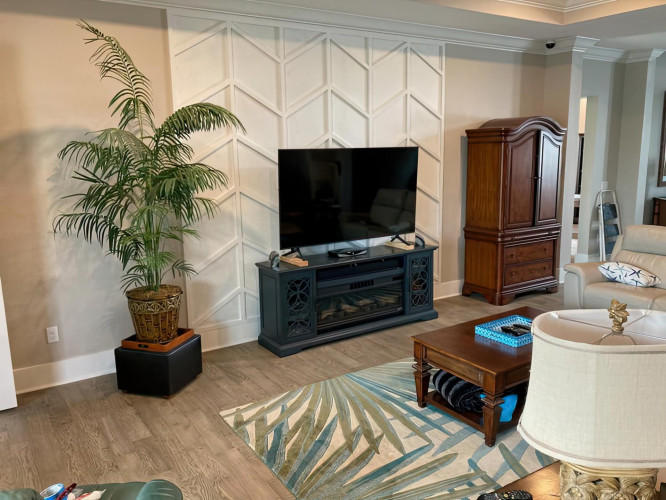 Poliüretan TV Ünitesi Arkası İçin Modern ve Klasik Salon Dekorasyon Çıta Tasarımları ve Fikirleri <p>
<article>
<h1>Poliüretan Tv Ünitesi Arkası Çıta Modelleri İçin Modern Klasik Salon Dekorasyon Önerileri</h1>
<section>
<h2>Giriş</h2>
<p>Salon dekorasyonunda önemli bir yere sahip olan TV üniteleri, günümüzde sadece bir eşya değil, aynı zamanda dekoratif bir öğe olarak da dikkat çekmektedir. Özellikle poliüretan malzeme ile üretilen TV ünitesi arkası çıta modelleri, modern ve klasik salon dekorasyonlarında estetik bir görünüm sunar. Bu makalede, poliüretan TV ünitesi arkası çıta modellerine ve bu modellerin modern klasik salon dekorasyonlarına nasıl entegre edilebileceğine dair fikirler sunulmaktadır.</p>
</section>
<section>
<h2>Poliüretan Çıta Modelleri ve Özellikleri</h2>
<p>Poliüretan, hafifliği, dayanıklılığı ve kolay şekillendirilebilirliği ile bilinen bir malzemedir. TV ünitesi arkası için kullanılan poliüretan çıtalar, hem modern hem de klasik dekorasyon stiline uygun çeşitli modelleri ile dikkat çeker. Bu çıtalar, düz, kabartmalı, geometrik veya floral desenlerle sunulabilir ve salonunuzun genel dekorasyonuna uyum sağlayacak şekilde boyanabilir.</p>
</section>
<section>
<h2>Modern Klasik Salon Dekorasyonunda Poliüretan Çıta Kullanımı</h2>
<p>Modern klasik salon dekorasyonunda poliüretan çıtalar, duvar dekorasyonunu zenginleştirerek sofistike bir atmosfer yaratır. Bu çıtalar, TV ünitesinin arkasına monte edilerek duvara derinlik katar ve odak noktası oluşturur. Ayrıca, ışıklandırma ile kombinlendiğinde, mekana dramatik bir etki sağlar. Renk seçimi, salonun genel renk paletiyle uyumlu olmalıdır; krem, beyaz veya pastel tonlar, modern klasik bir görünüm için idealdir.</p>
</section>
<section>
<h2>Dekorasyon Fikirleri</h2>
<ul>
<li><strong>Renk Uyumu:</strong> Poliüretan çıtalarınızı, salonunuzun duvar rengiyle uyumlu bir renkte seçin veya kontrast bir renk kullanarak dramatik bir etki yaratın.</li>
<li><strong>Aydınlatma:</strong> LED şerit ışıklar kullanarak, TV ünitesi arkasındaki çıtaları vurgulayın ve salonunuza sıcak bir atmosfer katın.</li>
<li><strong>Desen ve Doku:</strong> Salonunuzun dekorasyon stilini yansıtacak desen ve dokuda çıtalar seçin. Modern bir görünüm için geometrik desenler, klasik bir dokunuş için ise floral veya geleneksel desenler tercih edilebilir.</li>
</ul>
</section>
<section>
<h2>Sonuç</h2>
<p>Poliüretan TV ünitesi arkası çıta modelleri, modern klasik salon dekorasyonlarında estetik ve fonksiyonelliği bir araya getirir. Doğru renk, desen ve ışıklandırma ile kombinlendiğinde, salonunuzda etkileyici bir atmosfer yaratmanıza yardımcı olur. Bu dekorasyon fikirleri ile salonunuzu hem şık hem de davetkar bir hale getirebilirsiniz.</p>
</section>
</article>
</p><br><hr></hr>