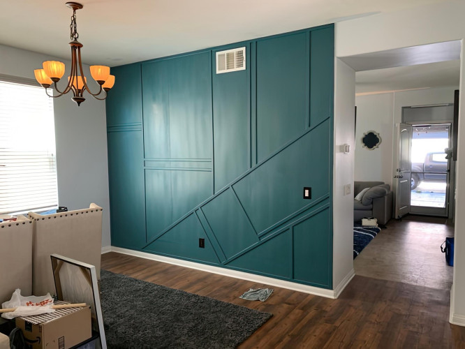 Modern Klasik Salon Dekorasyonu için Poliüretan Duvar Çıtası Tasarımları ve Fikirleri <p>Tabii ki, aşağıda talebinize uygun bir makale ve ardından Türkçe çevirisi bulunmaktadır. HTML formatında sunulmuştur.



<article>
  <h1>Poliüretan Salon Duvar Çıtası Dekorasyon Fikirleri</h1>
  <section>
    <h2>İç Modern Klasik Salon Dekorasyon Modelleri</h2>
    <p>Salonlar, evin en çok vakit geçirilen alanlarından biridir. Bu nedenle, salon dekorasyonu, evin genel havasını ve stilini belirleyen en önemli unsurlardan biri haline gelmiştir. Poliüretan salon duvar çıtaları, modern ve klasik dekorasyon stilini birleştiren zarif bir seçenek sunar. Bu çıtalar, hem estetik bir görünüm kazandırır hem de duvar ile tavan arasında şık bir geçiş sağlar.</p>
  </section>
  <section>
    <h2>Tasarım ve Örnekler</h2>
    <p>Poliüretan çıtalar, farklı desen ve modellerde bulunabilir. Klasik motiflerden modern çizgilere kadar birçok seçenek sunarlar. Bu çıtalar, salonunuzun genel dekorasyon tarzına uygun olarak seçilebilir. Ayrıca, boyanabilir özellikleri sayesinde, istenilen renge boyanarak mekanın genel renk şemasına kolaylıkla uyum sağlarlar.</p>
    <p>Örnek uygulamalarda, poliüretan çıtalar genellikle tavan ve duvar birleşim noktalarında kullanılarak, mekana derinlik ve zenginlik katmaktadır. Ayrıca, duvarlarda yatay olarak kullanılarak, farklı bir estetik ve dinamizm yaratmak mümkündür.</p>
  </section>
  <section>
    <h2>Dekorasyon Fikirleri</h2>
    <p>Poliüretan çıtalar ile salonunuzu dekore ederken, çıtaların desen ve kalınlığını mekanın büyüklüğü ve yüksekliğine göre seçmek önemlidir. Küçük ve düşük tavanlı salonlar için daha ince ve sade çıtalar tercih edilirken, büyük ve yüksek tavanlı salonlarda daha gösterişli ve kalın çıtalar tercih edilebilir.</p>
    <p>Salonunuzun modern bir havaya sahip olmasını istiyorsanız, geometrik desenlere sahip poliüretan çıtaları tercih edebilirsiniz. Klasik bir dekorasyon tarzını tercih edenler ise, floral veya barok tarzı desenlere sahip çıtaları seçebilirler.</p>
  </section>
</article>

</p><br><hr></hr>