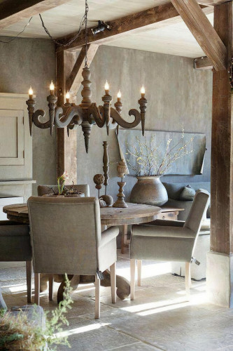 Poliüretan Ahşap Dekorasyon: Mistik ve Nostaljik Rustik Klasik Salon Tasarım Örnekleri <p>
<h1>Poliüretan Ahşap Ürünlerle Rustik ve Klasik Salon Dekorasyonu</h1>
<p>Salon dekorasyonunda, hem mistik bir hava yaratmak hem de nostaljik bir dokunuş eklemek isteyenler için poliüretan ahşap ürünler ideal bir seçenektir. Poliüretan, ahşap görünümünü mükemmel bir şekilde taklit ederken, aynı zamanda dayanıklılık ve kolay bakım gibi avantajlar sunar. Bu yazıda, poliüretan ahşap ürünlerle iç rustik ve klasik salon dekorasyon modelleri, tasarım ve örnekleri üzerine dekorasyon fikirlerini inceleyeceğiz.</p>
<h2>Rustik Salon Dekorasyonu İçin Poliüretan Ahşap Ürünler</h2>
<p>Rustik dekorasyon, doğallığı ve sıcak bir atmosferi yansıtır. Poliüretan ahşap ürünler kullanarak, gerçek ahşabın sıcaklığını ve doğal dokusunu salonunuza taşıyabilirsiniz. Duvar panelleri, tavan çıtaları ve dekoratif objeler bu tarzda sıkça tercih edilir. Ayrıca, poliüretan malzeme nem ve suya karşı dayanıklı olduğundan, uzun yıllar boyunca rustik bir görünümü koruyabilirsiniz.</p>
<h2>Klasik Salon Dekorasyonunda Poliüretan Ahşap Kullanımı</h2>
<p>Klasik salon dekorasyonu, zarif detaylar ve sofistike bir görünümle karakterizedir. Poliüretan ahşap ürünler, klasik dekorasyonun vazgeçilmez elemanlarından biridir. Özellikle, duvar ve tavan süslemelerinde, mobilya detaylarında ve zemin kaplamalarında kullanılan poliüretan ahşap, klasik dekorasyonun zarafetini ve asaletini vurgular. Ayrıca, kolay montajı ve bakımı sayesinde, gerçek ahşap ürünlere kıyasla daha pratik bir çözüm sunar.</p>
<h2>Dekorasyon Fikirleri</h2>
<ul>
<li><strong>Duvar Panelleri:</strong> Salonunuzda rustik veya klasik bir atmosfer yaratmak için poliüretan ahşap duvar panelleri kullanabilirsiniz.</li>
<li><strong>Tavan Çıtaları:</strong> Tavan çıtaları, her iki dekorasyon stilinde de dikkat çekici bir detaydır. Poliüretan malzeme, tavan dekorasyonunu zenginleştirir.</li>
<li><strong>Dekoratif Objeler:</strong> Poliüretan ahşap malzemeden yapılmış dekoratif objeler, salonunuzun genel dekorasyonuna nostaljik veya mistik bir hava katabilir.</li>
</ul>
<p>Poliüretan ahşap ürünlerle salon dekorasyonunuzu yeniden tasarlarken, hem estetik hem de fonksiyonel bir yaklaşım sergileyebilirsiniz. Rustik veya klasik, her iki tarzda da, poliüretan ahşap malzemenin sunduğu çeşitlilik ve esneklik sayesinde, hayalinizdeki salon dekorasyonunu kolaylıkla gerçekleştirebilirsiniz.</p>
</p><br><hr></hr>