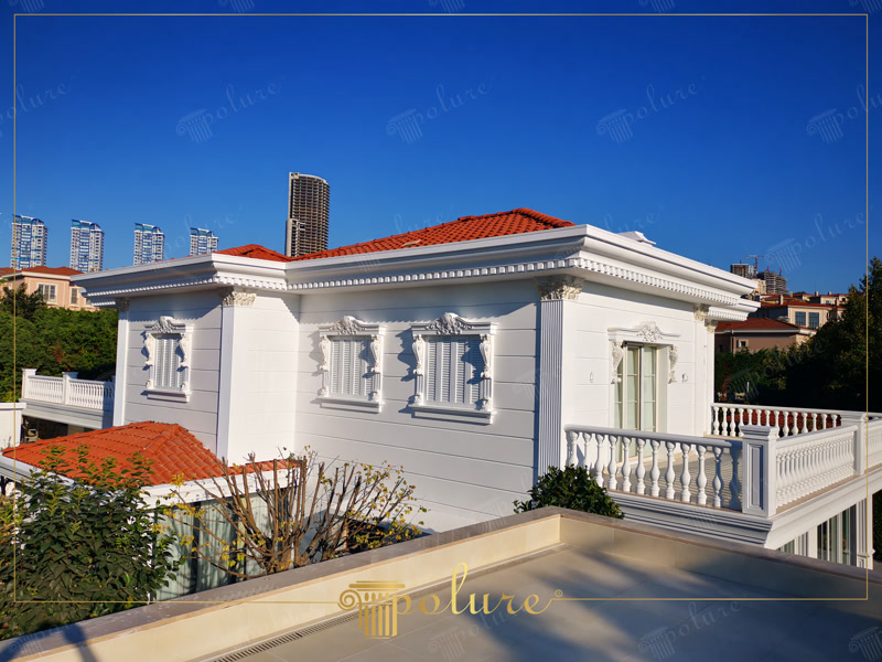 Klasik villa dış cephe tasarımında poliüretan söve, pilaster sütun ve balustrad korkuluk uygulaması.