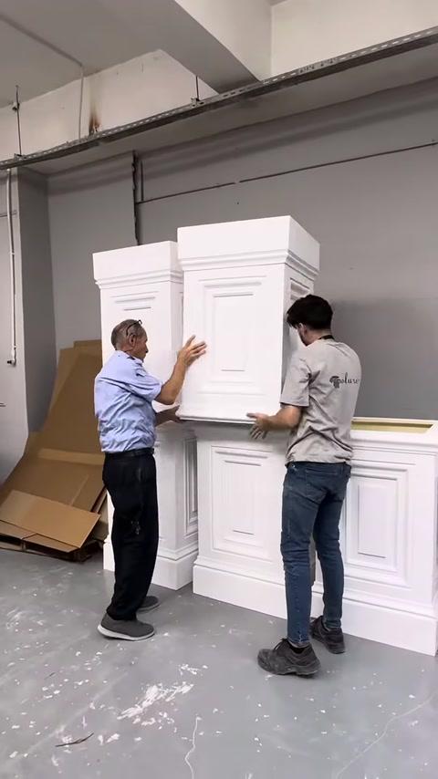 İki büyük pilaster elemanı üst üste getirilerek kontrol ediliyor