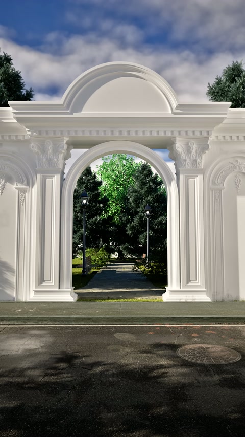 Kemerli geçiş, çift pilaster ve üst alınlıkla tamamlanmış halde görülüyor.