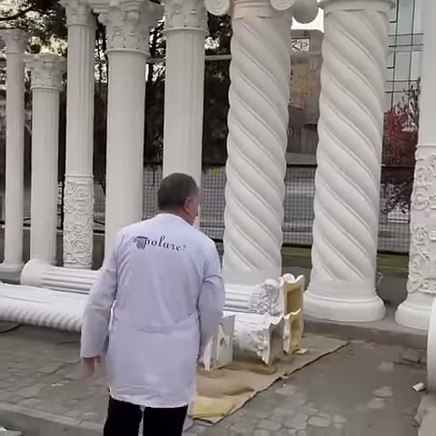Açık alanda farklı gövde ve başlık seçenekleri birlikte bulunuyor