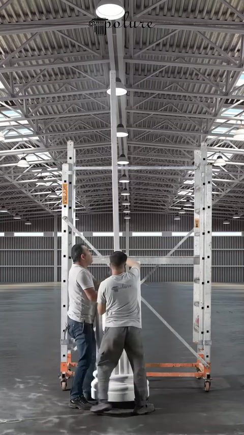 Çalışanlar sütunun açık üst bölümündeki parçaları hizalıyor