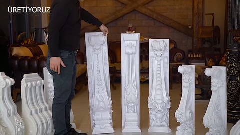 Sunucu sıralanmış payandalar arasındaki uzun bir modele uzanıyor