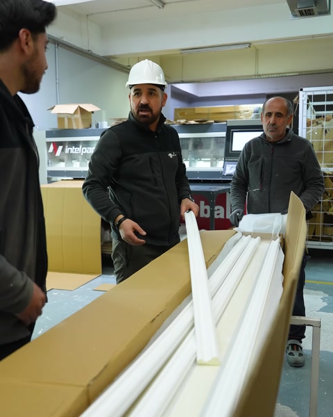 Polure Poliüretan Dekorasyonda Sarsılmaz Kalite ve Hafifliğin Buluşması — 0:14