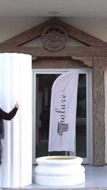 Yivli sütun elemanı kaide yanında düşey biçimde tutuluyor