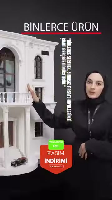 Sütunlu balkonları bulunan dekoratif cephe maketi showroomda tanıtılıyor