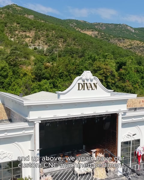 Divan alınlığında CNC özel işleme taç detayı havadan
