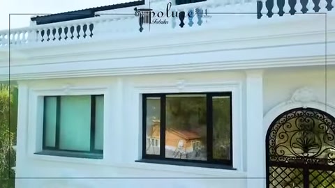 Pencere sövesinin kalınlığı ve yüzey dokusu yakın çekimde