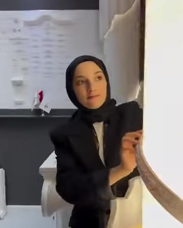 Sunucu, kavis boyunca konumlandırılan flex profil detayını işaret ediyor