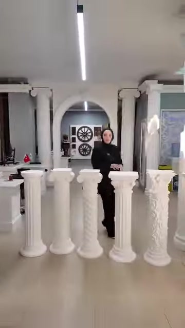 Klasik ve modern çizgili sehpa modelleri yan yana sunuluyor.