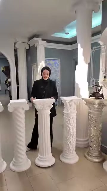 Yaprak kabartmalı başlıklar ve farklı tabla kalınlıkları önden görülüyor.