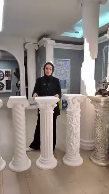Sunucu, klasik bezemeli kaidelerin kare üst yüzeylerini sergiliyor.