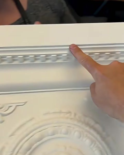 Kare Kaset Kubbe ve Geometrik Tavan Panelleriyle Klasik Mimariyi Modern Alanlara Taşıyan Poliüretan — 0:21