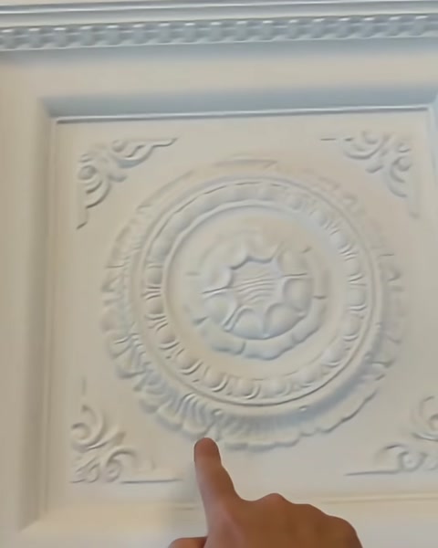 Kare Kaset Kubbe ve Geometrik Tavan Panelleriyle Klasik Mimariyi Modern Alanlara Taşıyan Poliüretan — 0:27