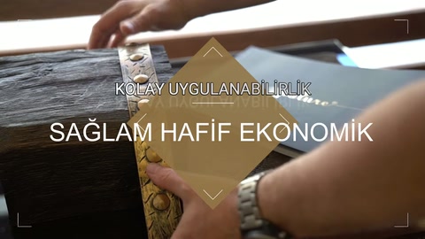 Uygulayıcı, metal bandın kiriş üzerindeki yerleşimini iki eliyle düzenliyor.