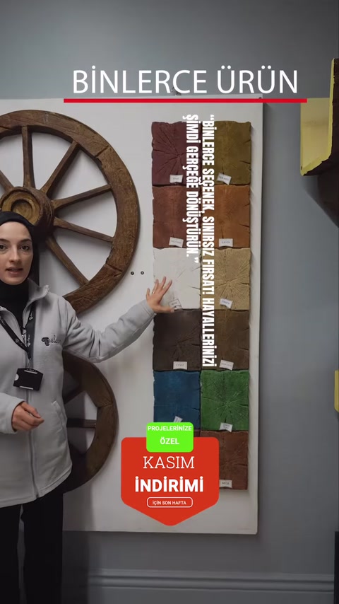 Duvar üzerinde sergilenen yuvarlak ahşap görünümlü dekoratif parça