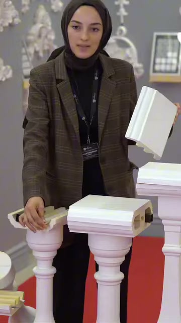 Kapak parçasının dış yüzeyi ve kenar profili kameraya çevriliyor.