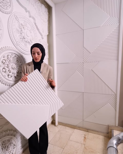Poliüretan panel farklı diziliş yönüyle elde tutuluyor