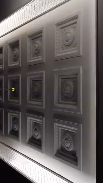 Klasik tavan düzeninde çerçeveli kubbe motifleri sıralı uygulanmış