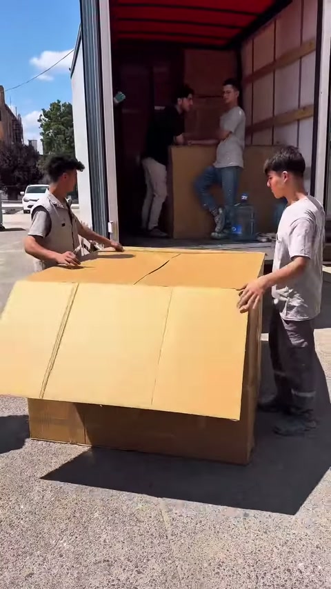 Öndeki karton panel dışa yatırılarak ambalaj alanı genişletiliyor