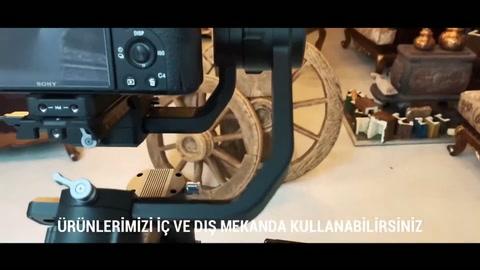 Profesyonel çekim sırasında rustik tekerler ve kirişler kadraja alınıyor.