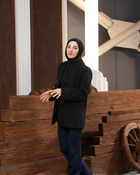 Sunucu ürün özelliklerini anlatmaya devam ediyor