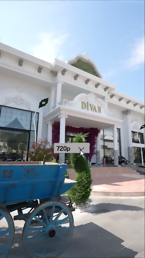 Salon girişinde tamamlanmış sütun başlıkları, kornişler ve kabartma motifler sergileniyor.