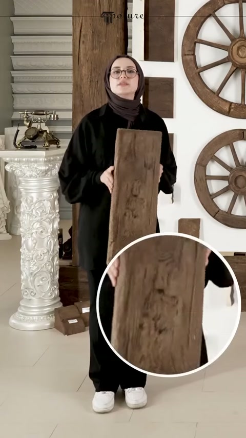 Dikey tutulan merteğin budaklı yüzeyi dairesel detayla vurgulanıyor