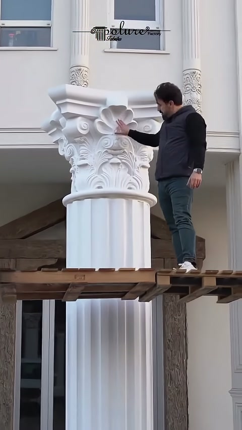Başlığın dairesel alt bölümü yivli gövdeye oturtuluyor
