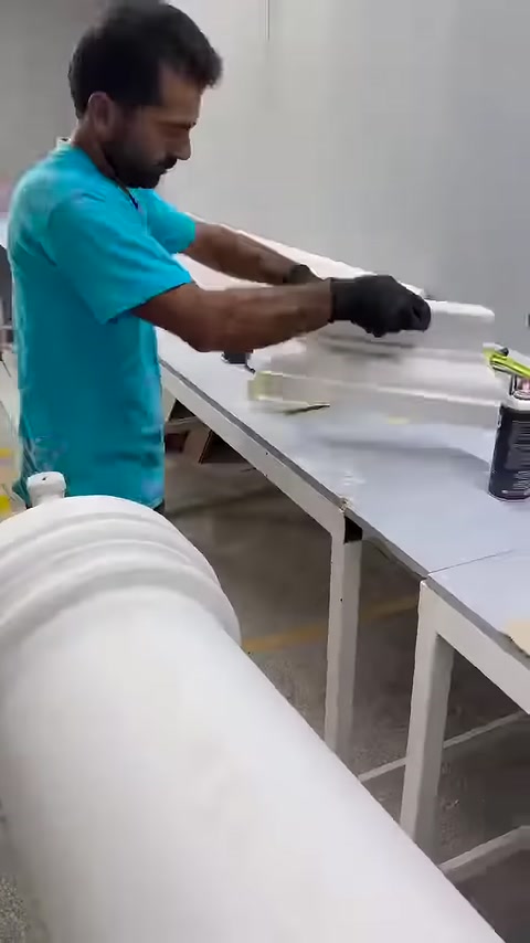 Uzun söve profiline birleştirme öncesinde yüzey işlemi uygulanıyor