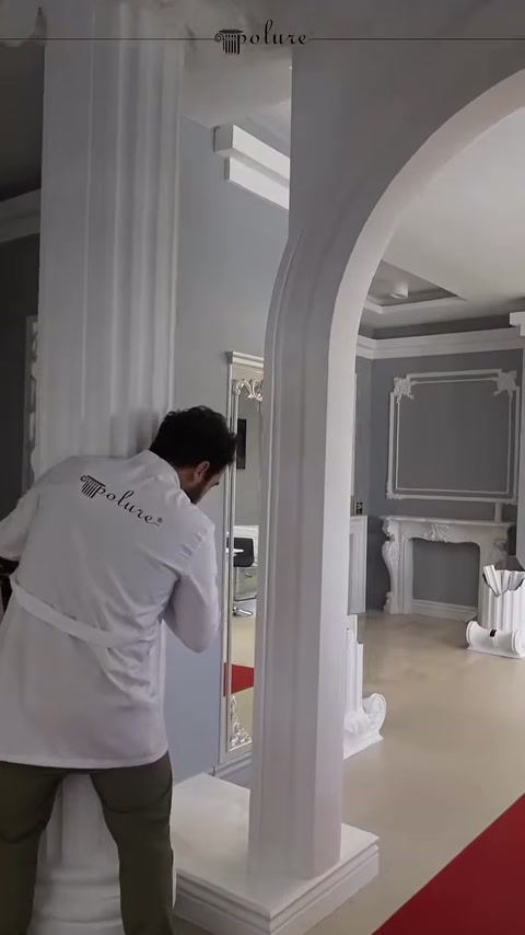 Kemer ayağındaki yivli dikey profil uygulayıcı tarafından inceleniyor