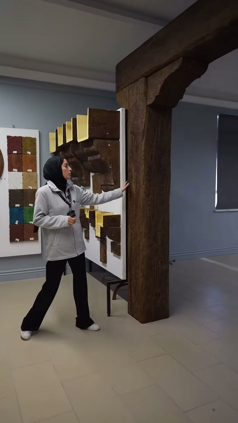 Kiriş sistemi, dikme ve üstteki payandalarla showroomda tanıtılıyor